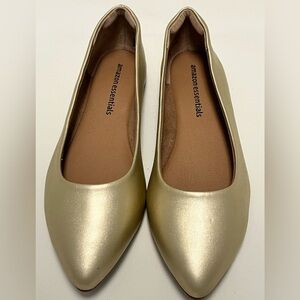 NEW Amazon Essentials Women's Shimmering Gold Flats 8M